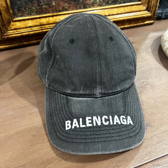 Balenciaga Baseball Cap - Picture 1 of 7